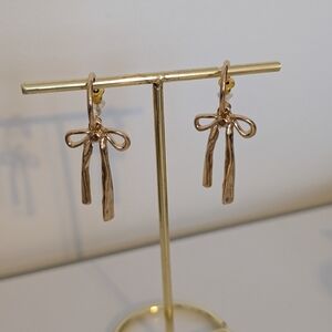 Elegant Gold Bow Earrings